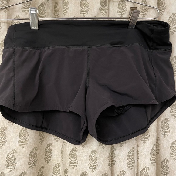 Lululemon black shorts size 8 - Picture 3 of 5